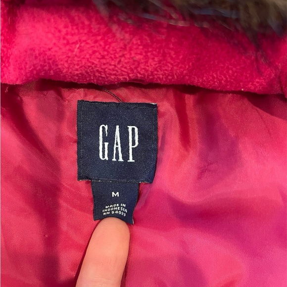 GAP Medium Pink puffer vest with hooded fur - Picture 2 of 4